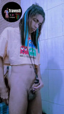 Puta MULHER TRANS de calcinha brincando com a PICA!