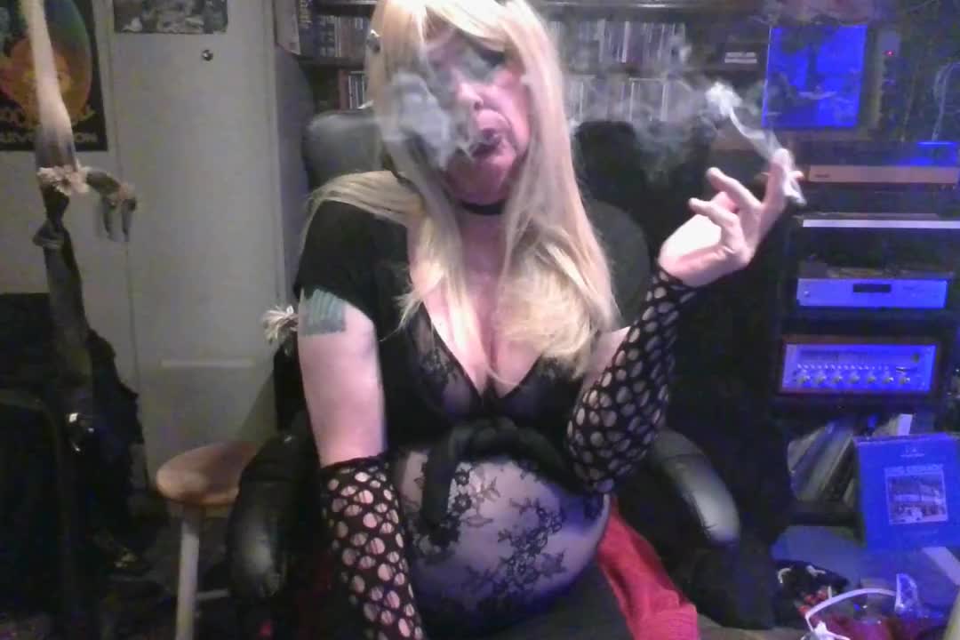 Watch Linday is a Nasty Bitch Shemale Porn Videos | TranSexBig.