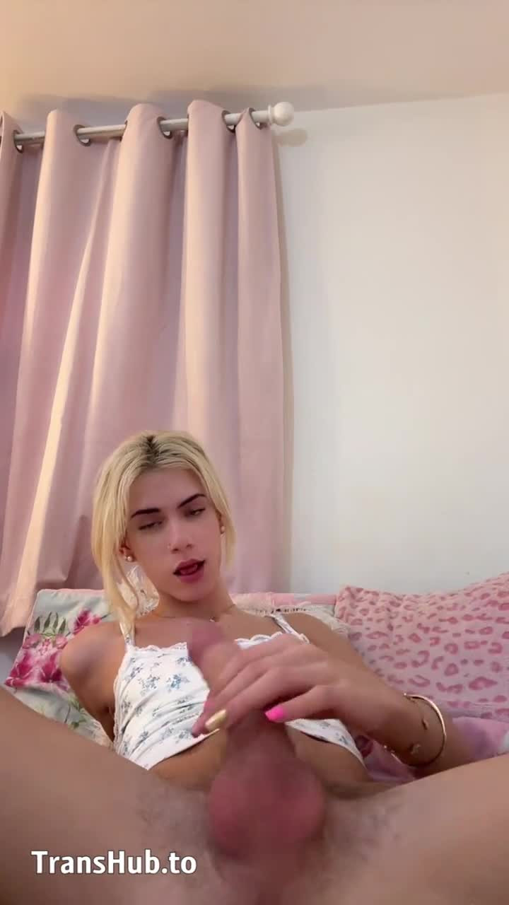 Watch Cute Teen with Huge Facial Shemale Porn Videos | TranSexBig.