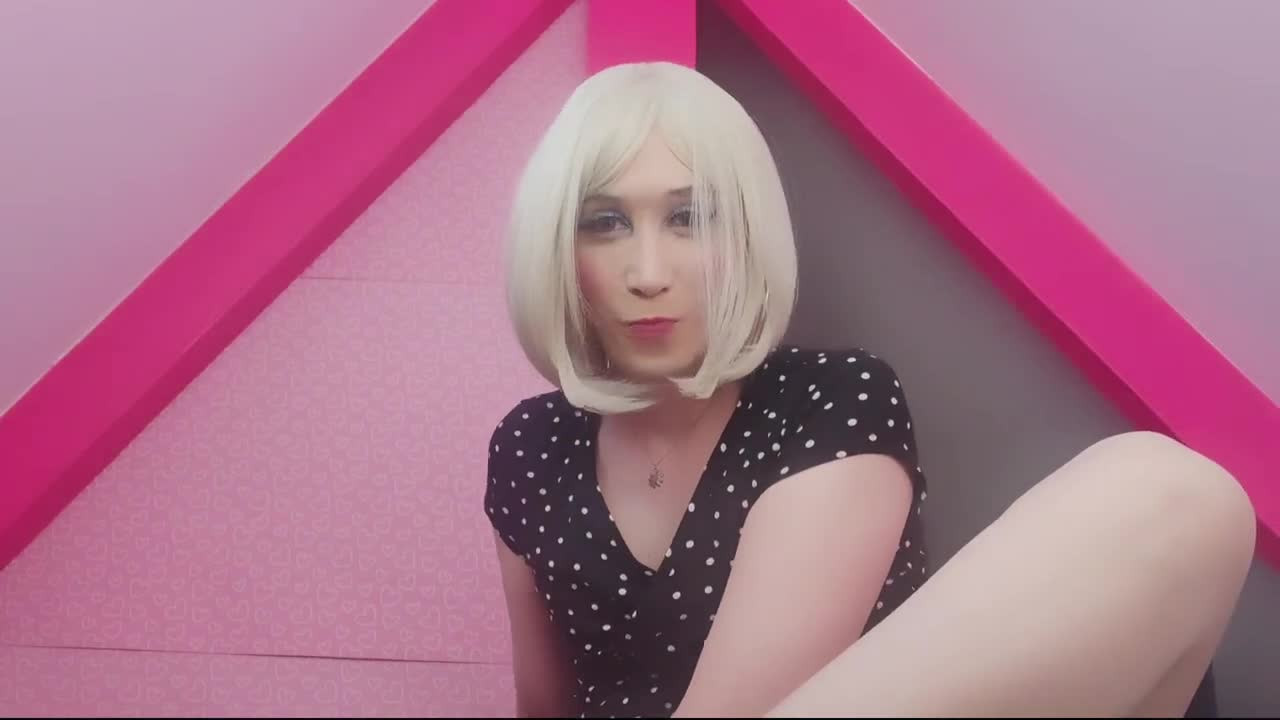 Watch Kamila showing her body and cumming in the pink attic Shemale Porn Videos | TranSexBig.