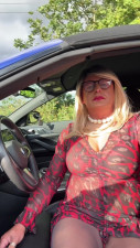 Sexy Crossdresser kellycd2022 enjoying an afternoon drive a little pit stop break