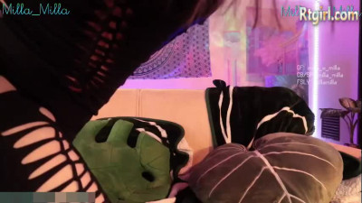 slim trans cutie shows off her sexy ass