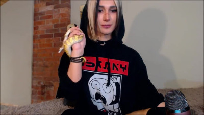 Blonde trans girl jerking off her huge dick on cam