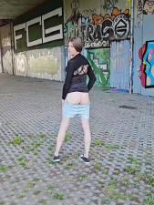 Annemieke CD Flashing and Pissing on the Street