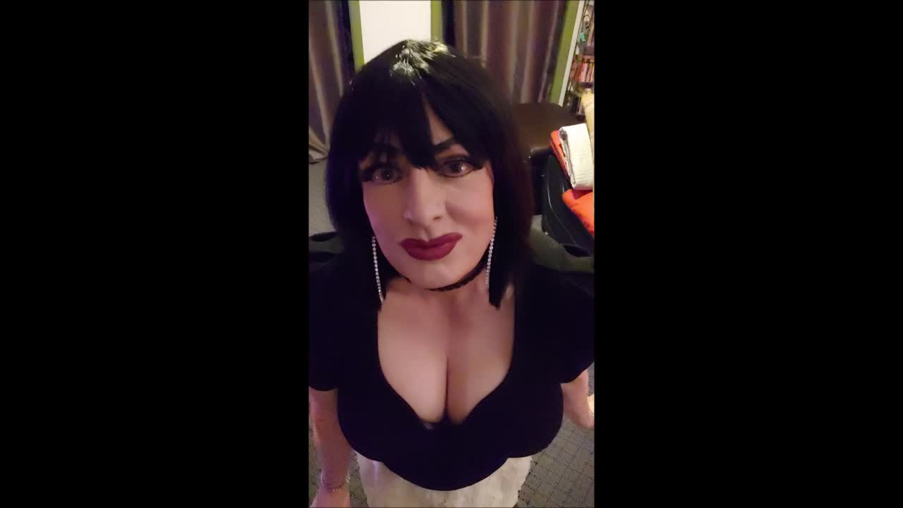 Watch Low Cut and Roses Shemale Porn Videos | TranSexBig.