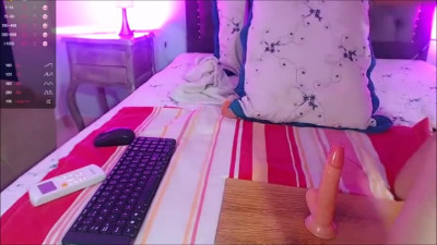 Naughty tranny reaches orgasm with an anal toy