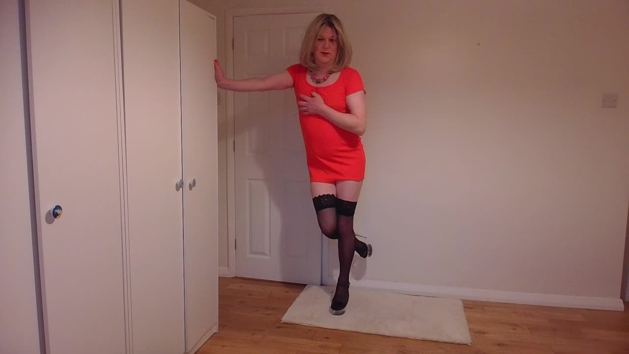 Watch Taking off my red minidress in black stockings Shemale Porn Videos | TranSexBig.
