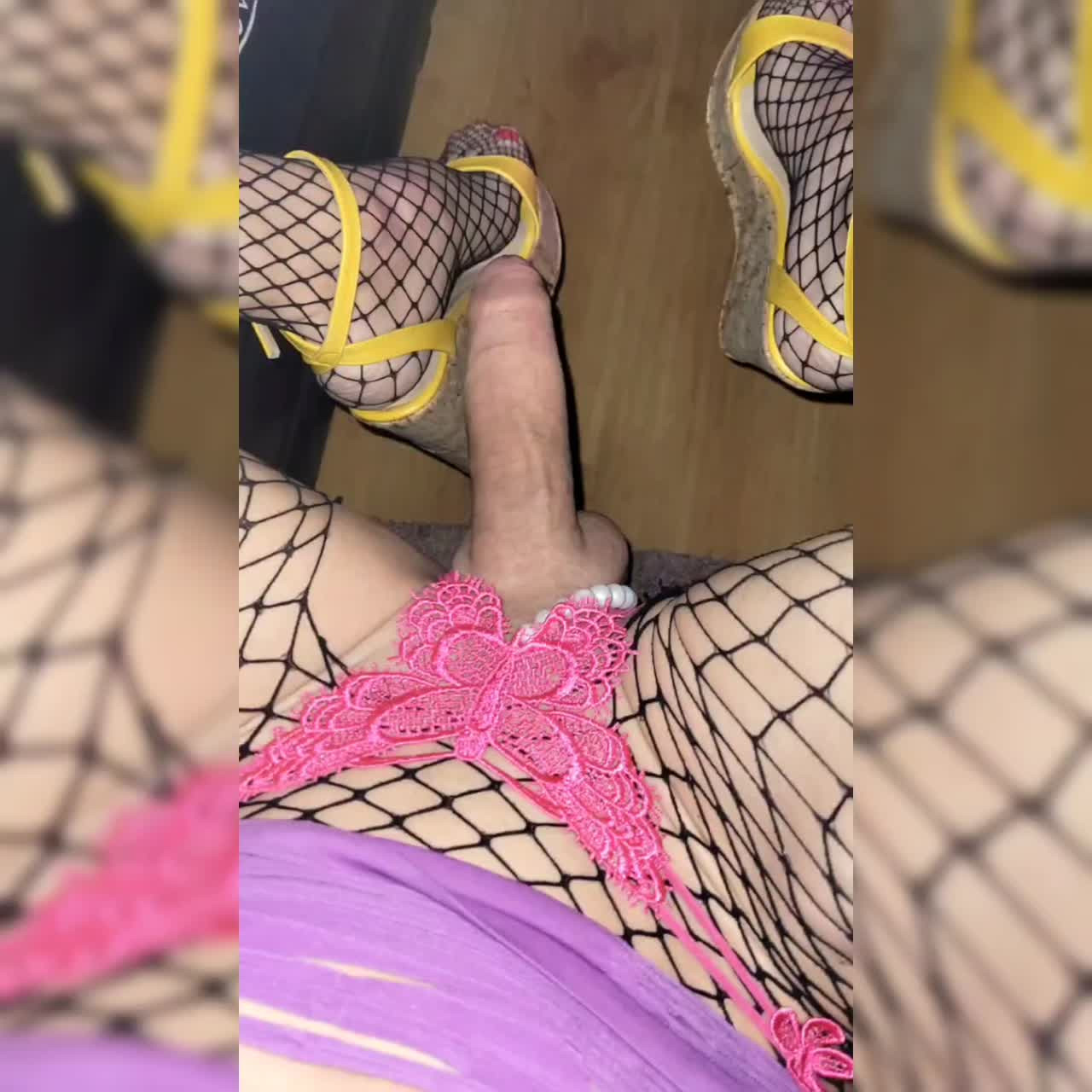 Watch CHiPieBiTCH💜 Allez mets Toi à 4 Pattes et Pompes, Ptite Salope à Viol*r en Violet. VaneSsaBiTCHx Shemale Porn Videos | TranSexBig.