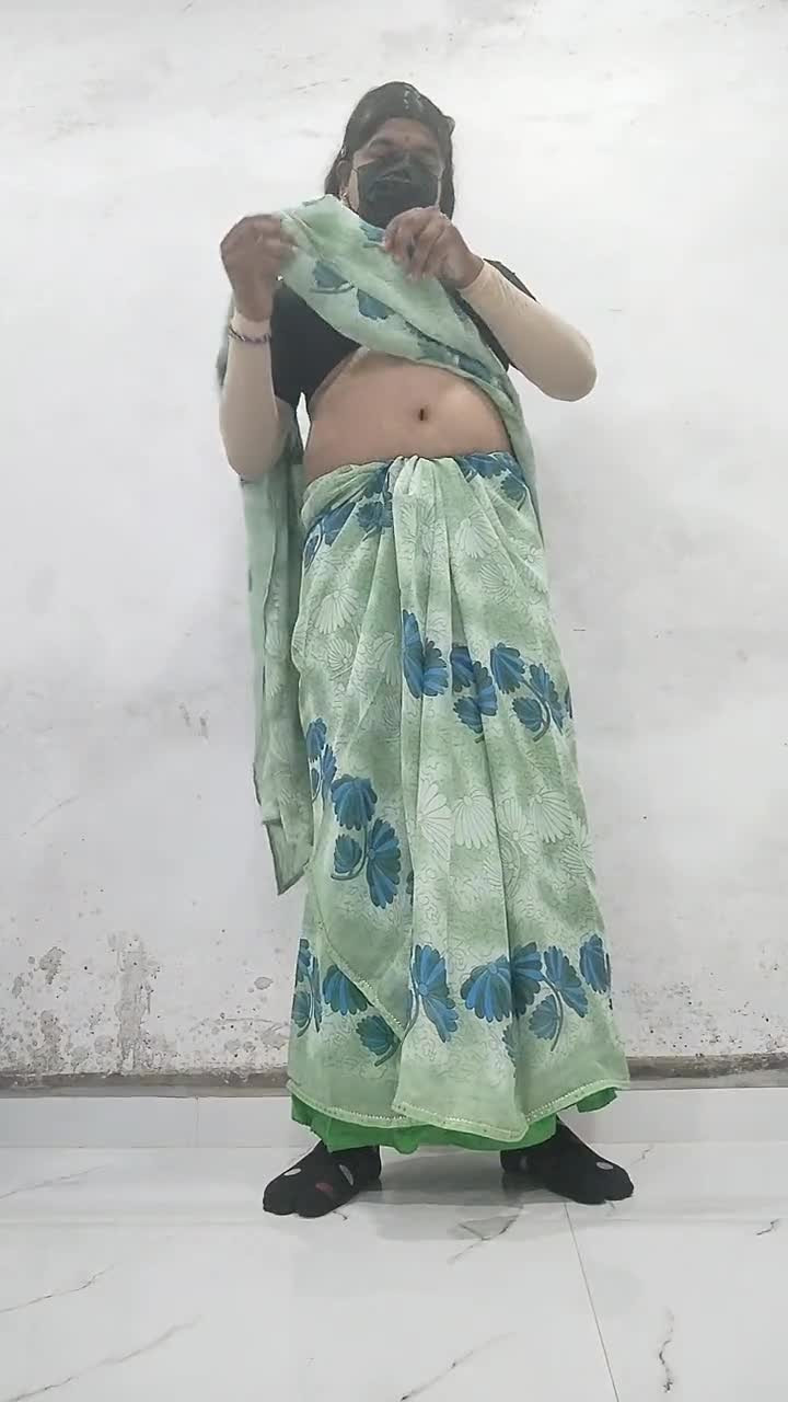 Watch Wearing his wife's saree, bra belt, he shook his cock and took out semen Shemale Porn Videos | TranSexBig.
