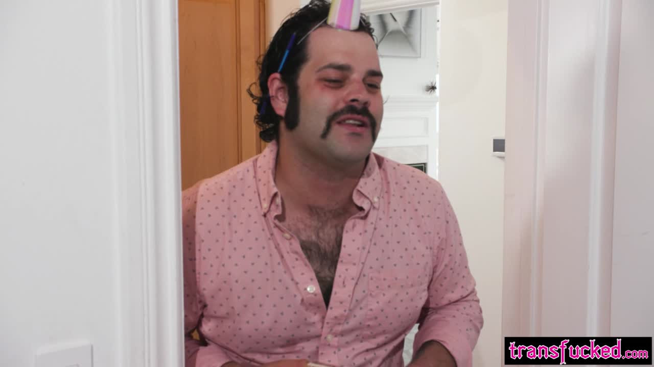 Watch 7 minutes in heaven with horny busty shemale and tranny deepthroated friend Shemale Porn Videos | TranSexBig.