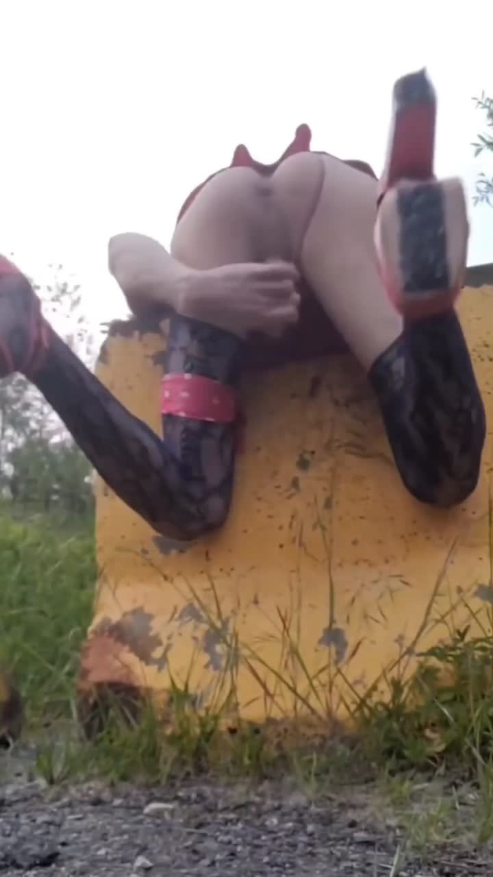 Watch 👑ExhiB👀P U B L I C dans un Complex Abandonné puis sur son Balcon. VaneSsaBiTCHx Shemale Porn Videos | TranSexBig.