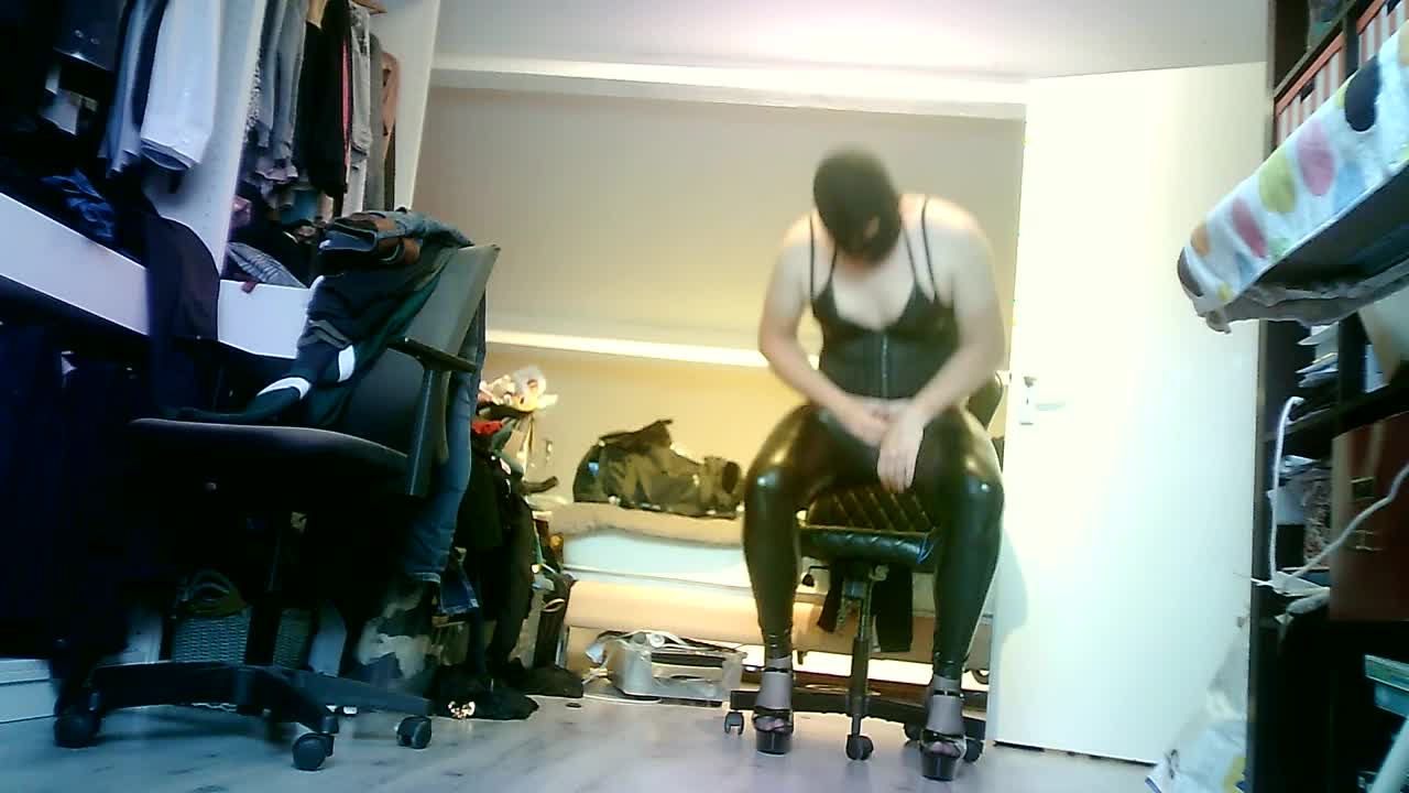 Watch Cumshot in Leggings Shemale Porn Videos | TranSexBig.