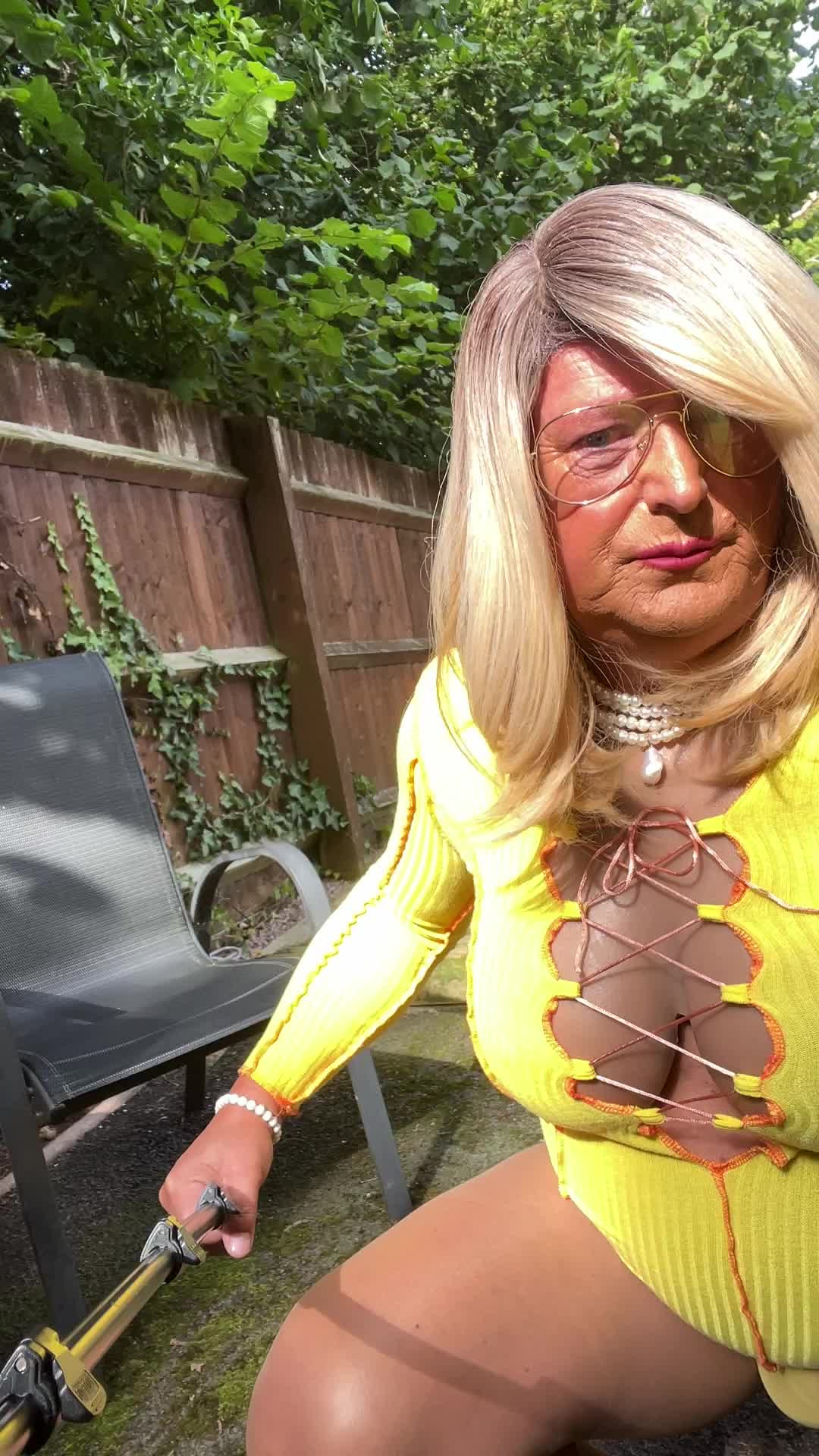 Watch Kelly cd2022 in yellow Shemale Porn Videos | TranSexBig.