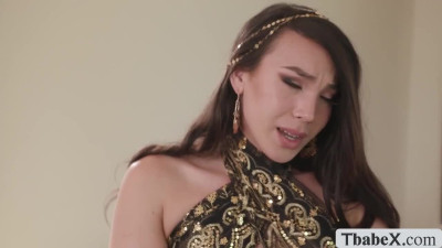 Ladyboy Kasey Kei gives blowjob her customer
