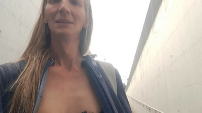 Pissing with a cage and tied tits