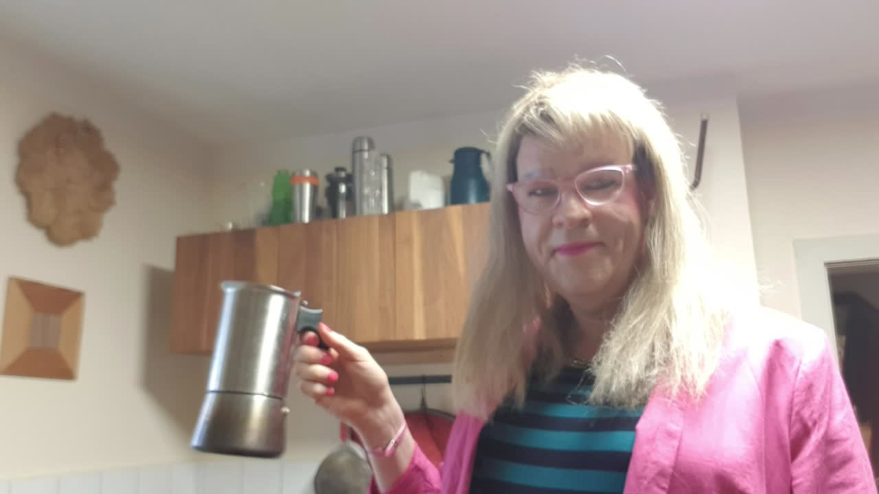 Watch Koffie for the morning Shemale Porn Videos | TranSexBig.