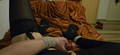 TS Jessica squirts horny