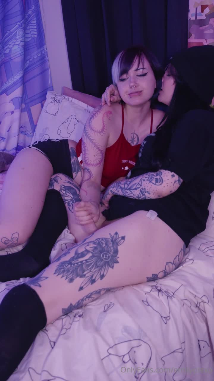 Watch emily_pie-with-sweet_tabasco_bitch (2) Shemale Porn Videos | TranSexBig.