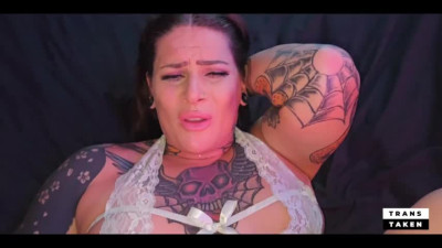 Tatted tranny in white panties says give her that nice big cock