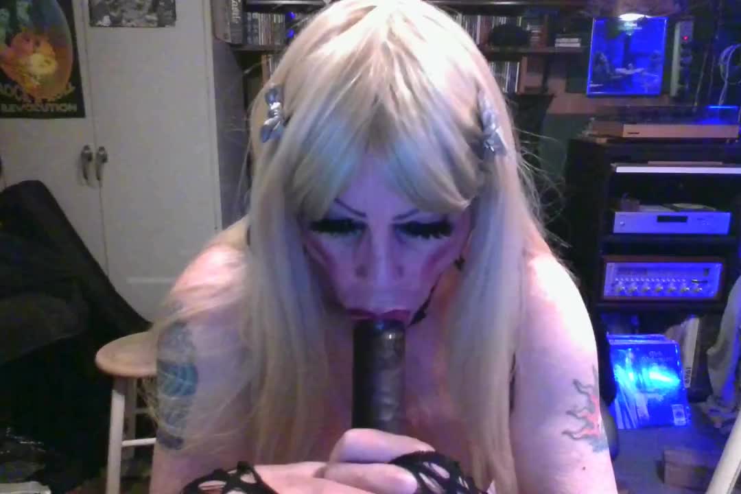Watch Cock Sucking Linday Shemale Porn Videos | TranSexBig.