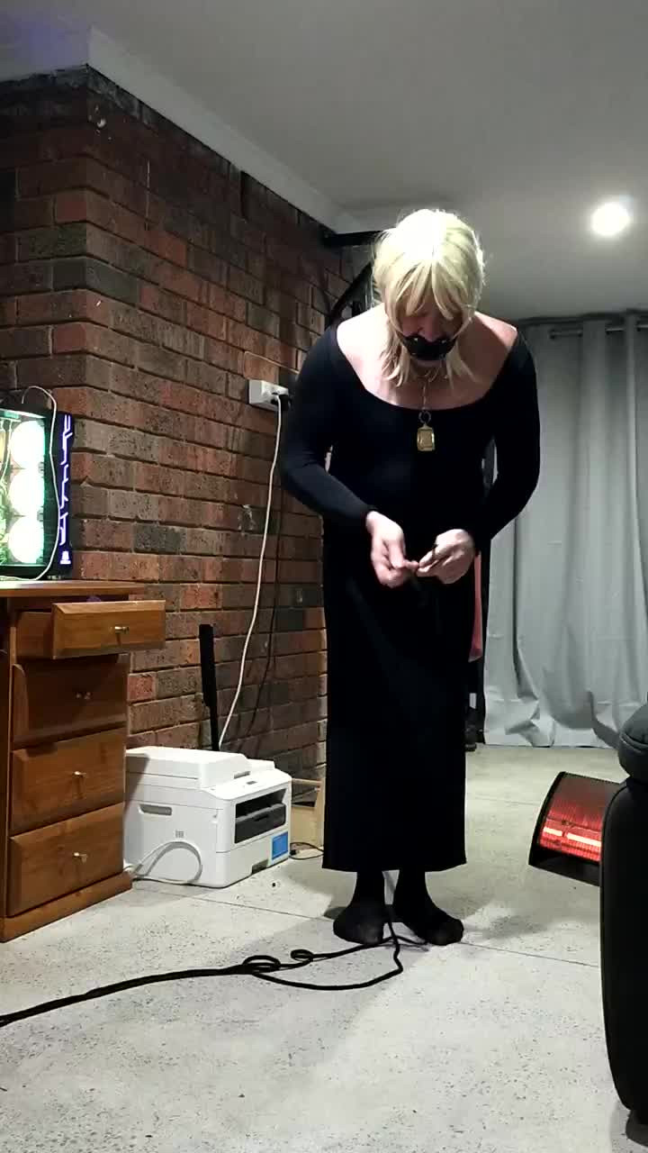 Watch DAISY IN LONG TIGHT BLACK DRESS AND CUMS Shemale Porn Videos | TranSexBig.