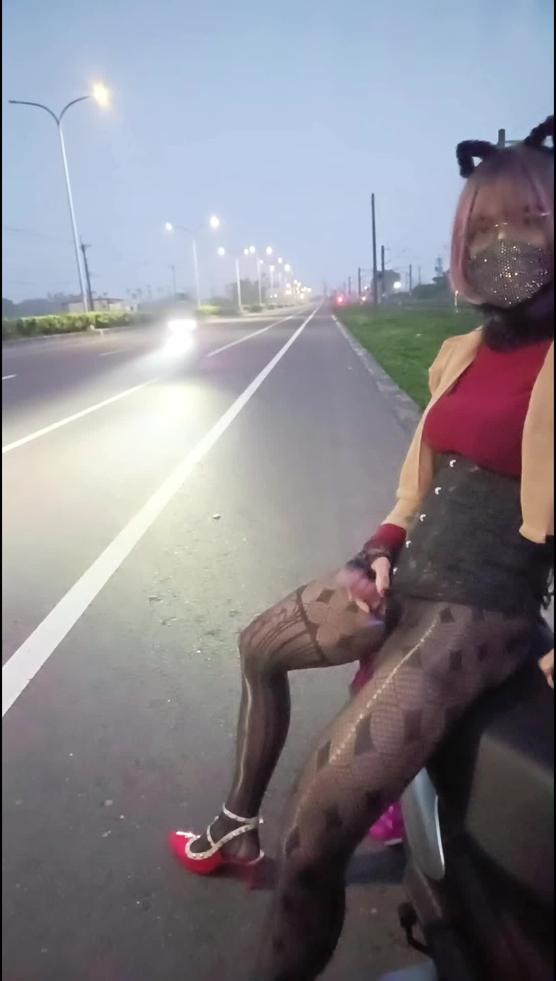 Watch Slutty Kitten live on CAM4, following the audience's instructions until cumshot .5. (@05:21) Shemale Porn Videos | TranSexBig.