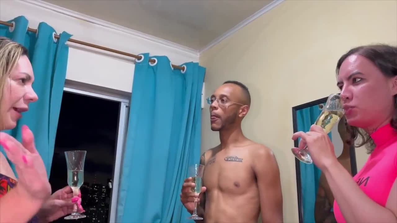 Watch Dotadao Fodeu A Trans E A Madrasta No Pelo Shemale Porn Videos | TranSexBig.