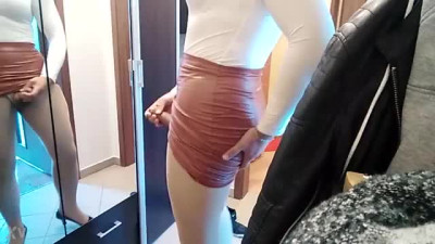 Julie Cox cums in the mirror