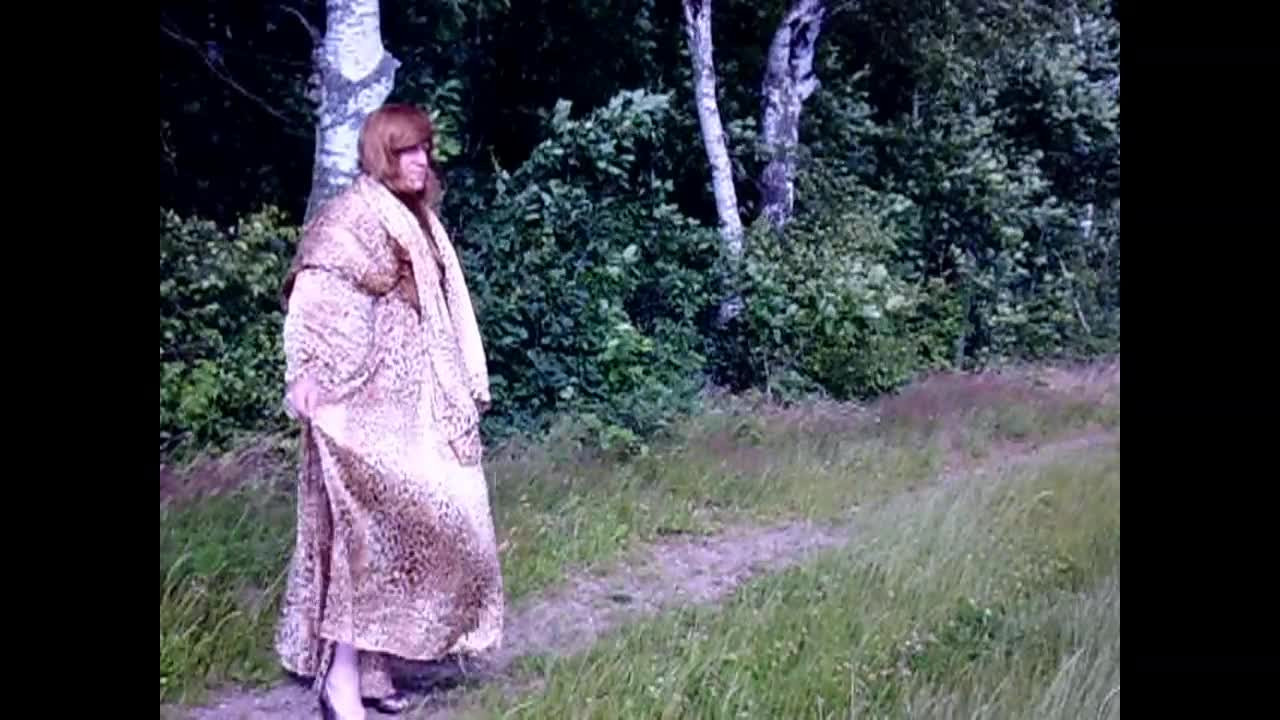 Watch In the summer breeze and a leopard print dress, oh oh. Shemale Porn Videos | TranSexBig.