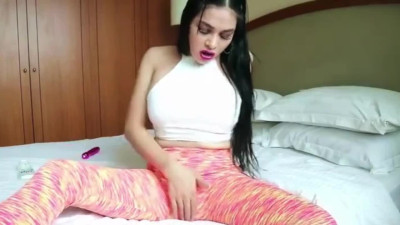 Tranny in yoga pants shows her feet and masturbates