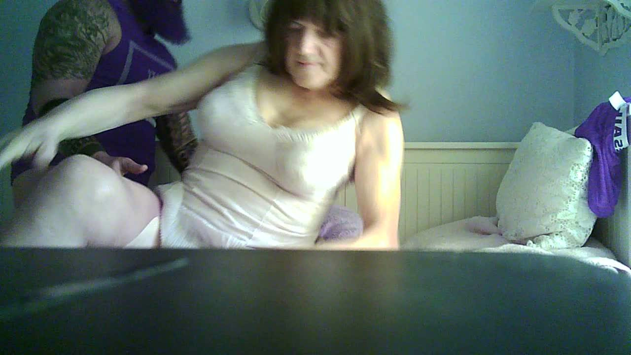 Watch elfiets lässt sich bareback ficken Shemale Porn Videos | TranSexBig.