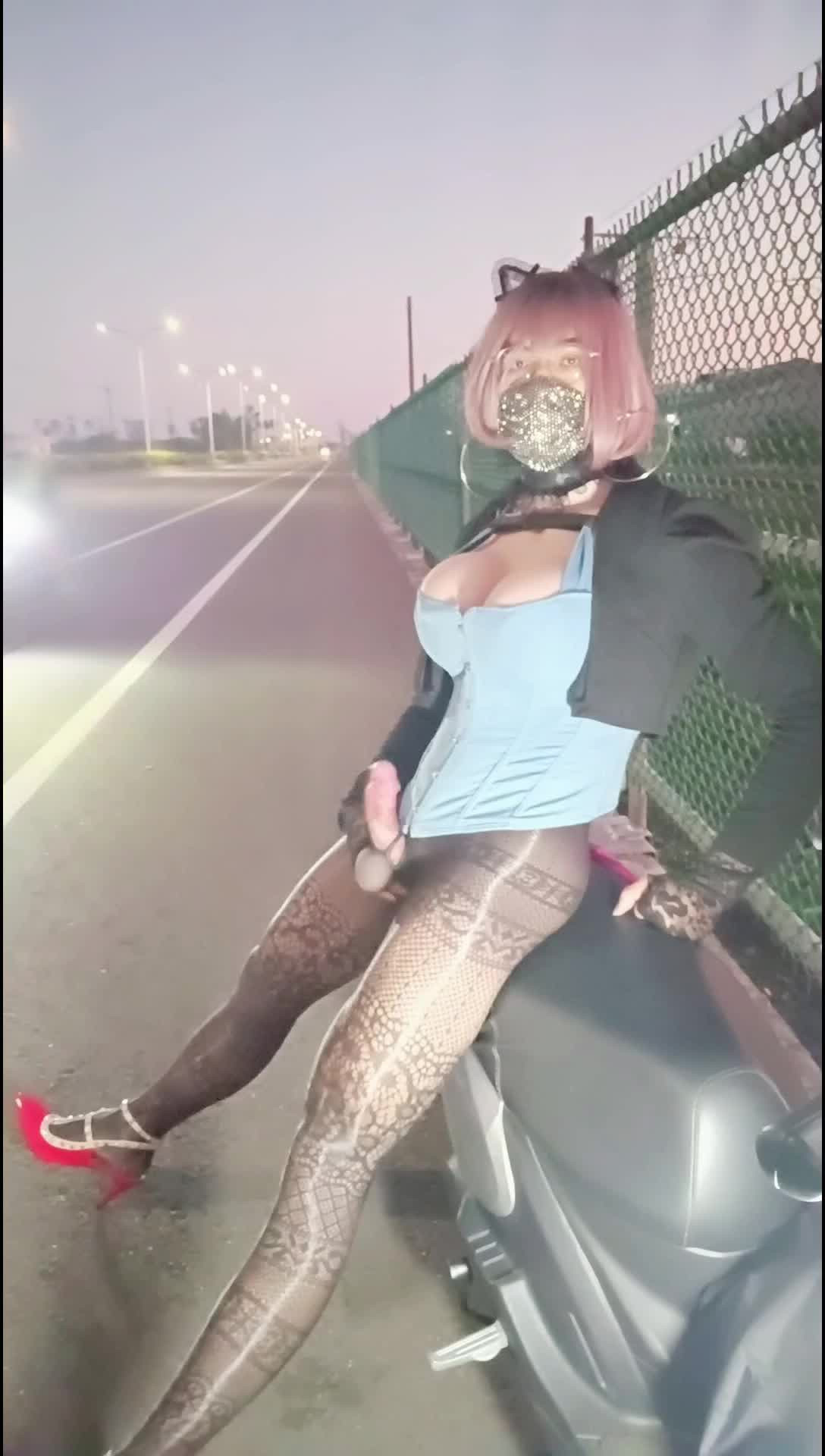 Watch During the live stream, I couldn't help but ejaculate twice. 7. (@18:14 @20:23) Shemale Porn Videos | TranSexBig.