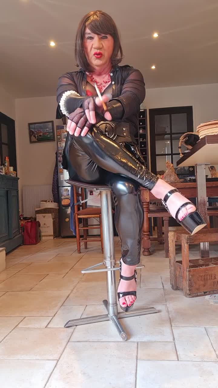 Watch Mature crossdresser smoking in latex outfits Shemale Porn Videos | TranSexBig.