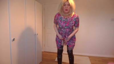 Purple dress, latex boots and hold-ups