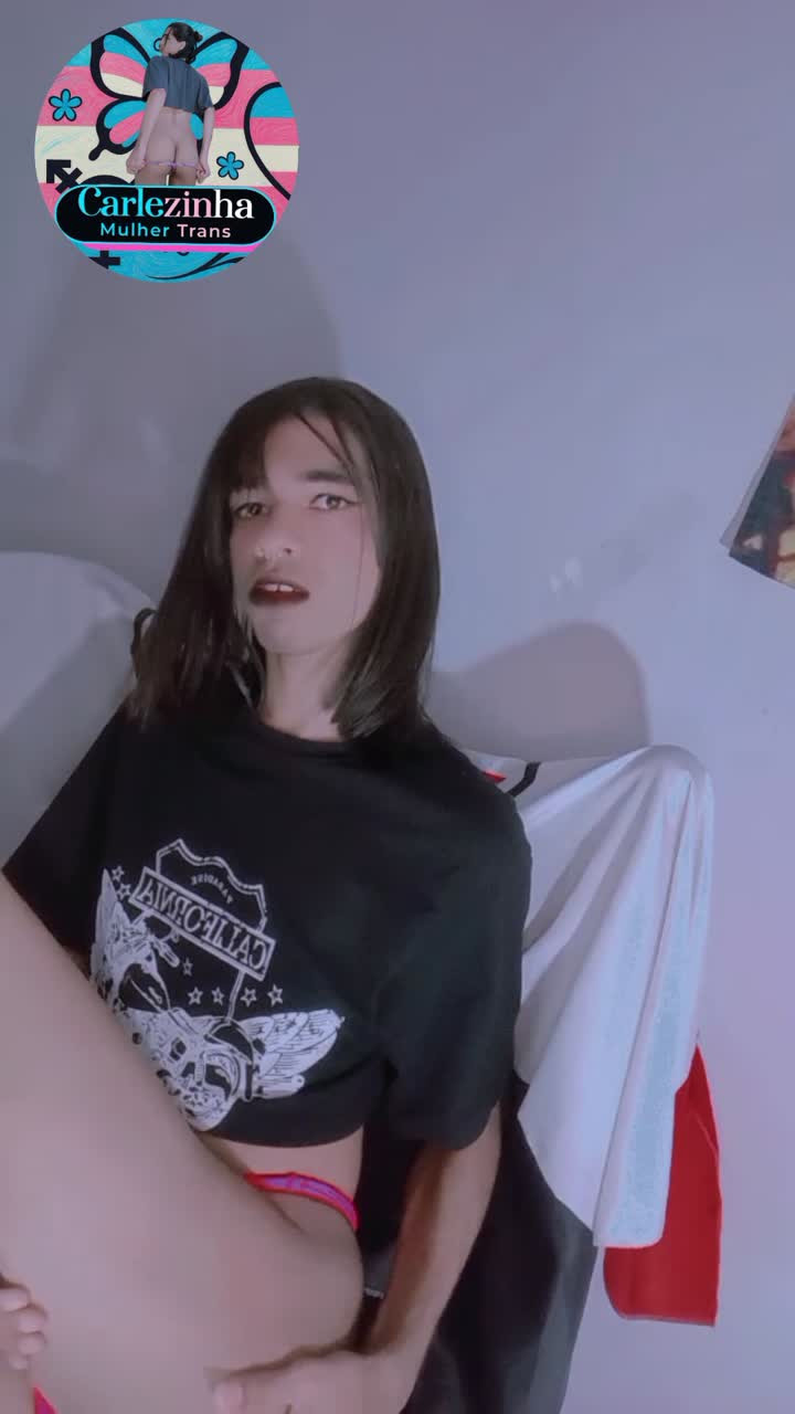 Watch Carlezinha — Puta TRANS nua rebolando de cropped, com pica dura escapando calcinha, pingando Shemale Porn Videos | TranSexBig.