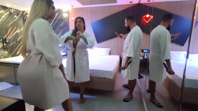 Motel Warm-up: Nicoly & Blonde Trans Twerking