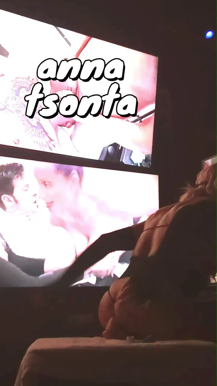 Watch 2026-02 play(τσονταδικο) 20cm ολο μεσα κ μια πουτσα στο στομα κ απ το διαδρομο παιρνουν ματι Shemale Porn Videos | TranSexBig.