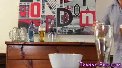 Curvy trans babe sucking dick