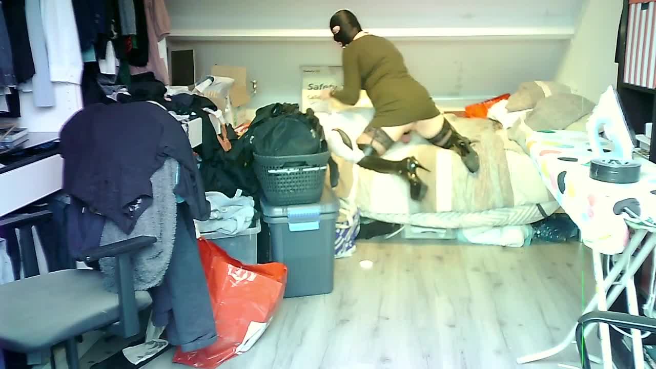 Watch Show the legs Shemale Porn Videos | TranSexBig.