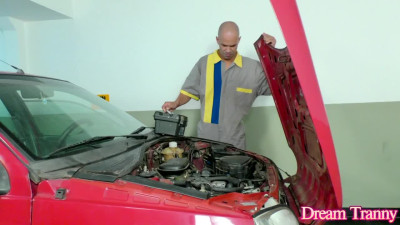 Lucky Car Mechanic Fucks Beautiful Tranny Luana Alves