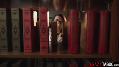 Librarian sucked shemales big cocks and enjoyed hardcore threesome sex