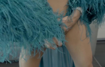 Feather boa cumshot