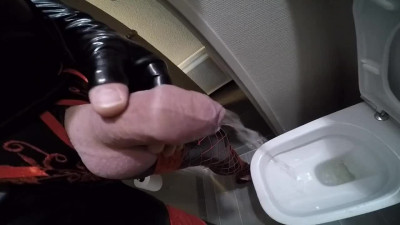 Tranny pissing