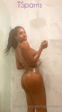black queen takes a shower and cum