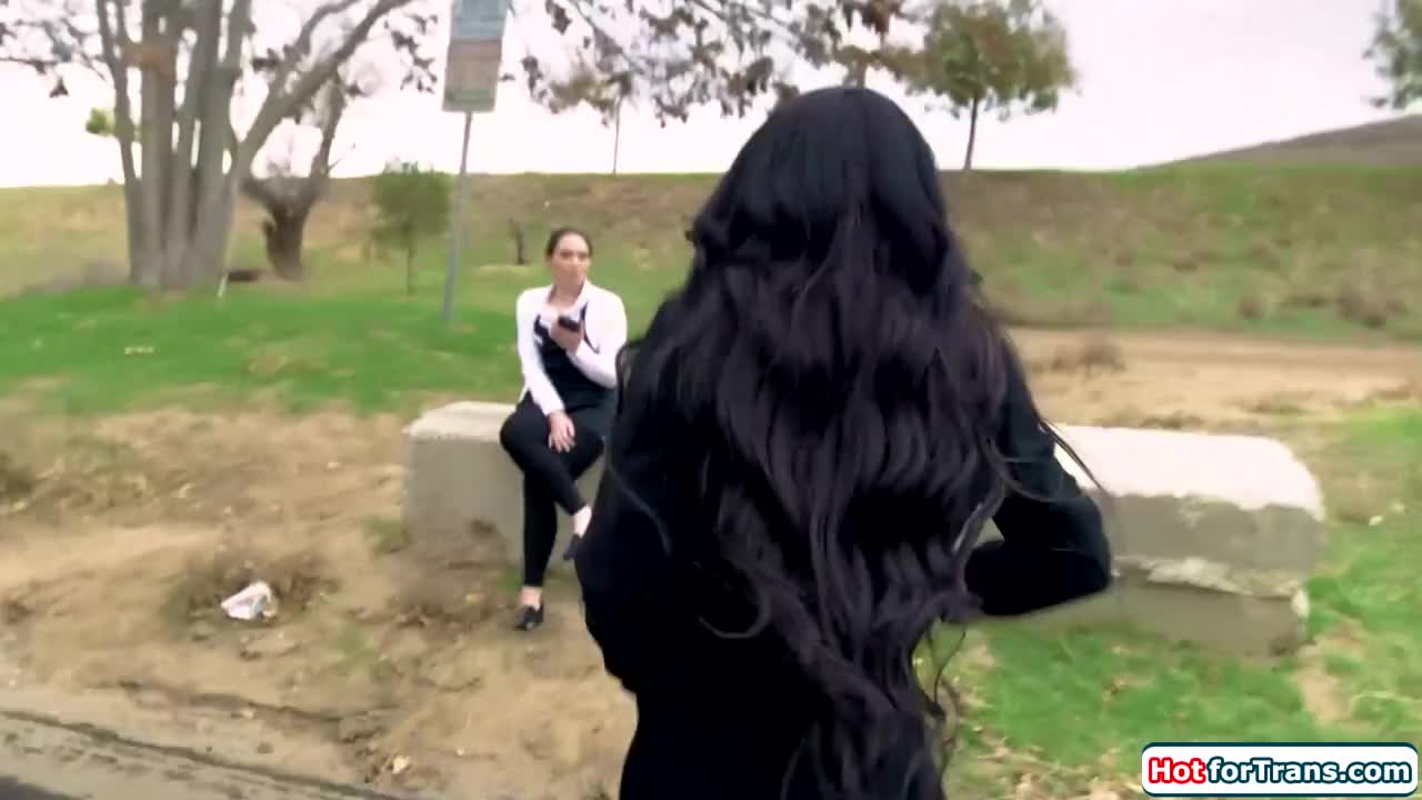 Watch Shemale Eva Maxim sucked by Sophia Burns who is anal fisting Shemale Porn Videos | TranSexBig.