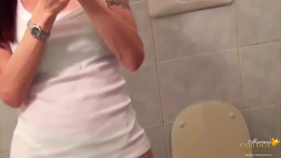 Mariana Cordoba Solo  bathroom