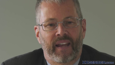 Transsex whore gives blowjob