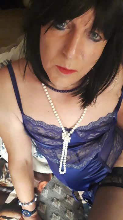 Watch j'attends mon voisin Shemale Porn Videos | TranSexBig.