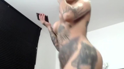 tattooed beauty cumshot on cam