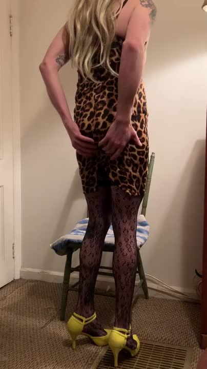 Watch Butt Plugging for beginners Shemale Porn Videos | TranSexBig.